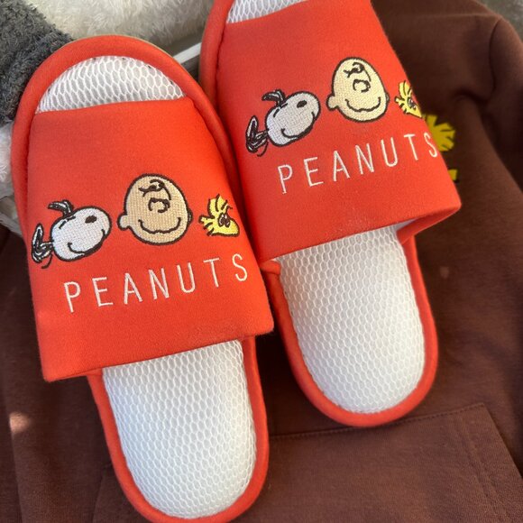 Snoopy Peanuts adult Slippers S/M ( 7/9) new Japan - Picture 3 of 7